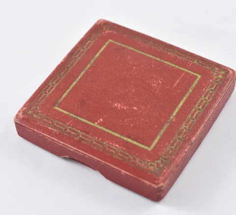 Small Red Bank Holiday US $5/$2.50 Box 1920's Gold Coin Gift Presentation *5894