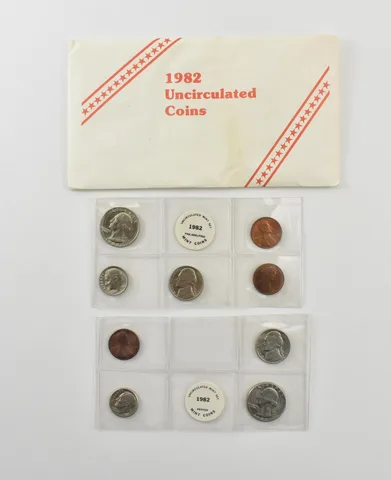1982 Uncirculated Mint Set In Envelope *8203