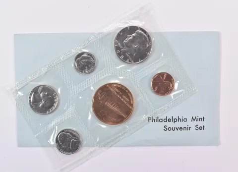 1982 Philadelphia Mint Souvenir Set in Original Packaging (5 coins)