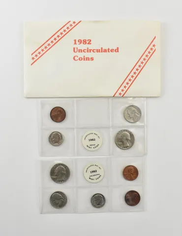 1982 Uncirculated Mint Set In Envelope *8201