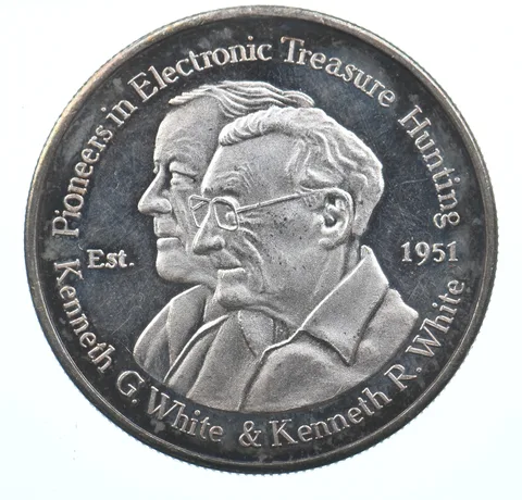 VINTAGE Art Bar/Round White's Electronics 1 Oz. .999 Silver One Troy Ounce *929