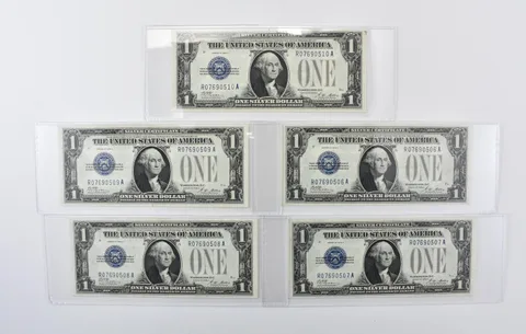 Lot (5) 1928 A $1 Silver Certificate Blue Seal Consecutive Serial Numbers a7079