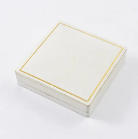 White Bank Holiday US $5/$2.50 Box 1920's Gold Coin Gift Presentation *5907