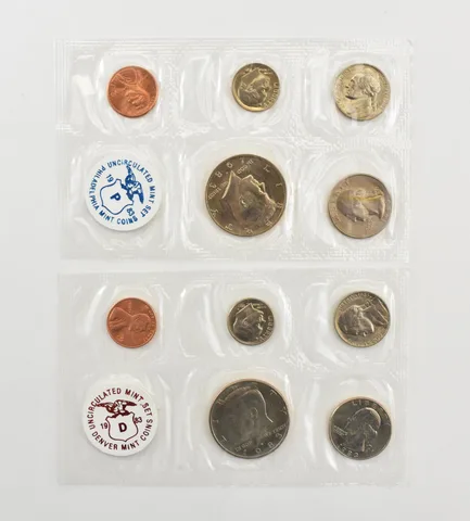 1983-P/D Uncirculated Souvenir Mint Set NO Envelope *8988