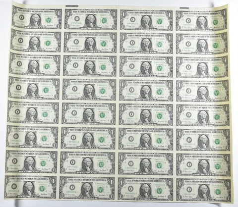 Lot (32) 2001 $1 Minneapolis MN FRN Uncut Sheet *8568