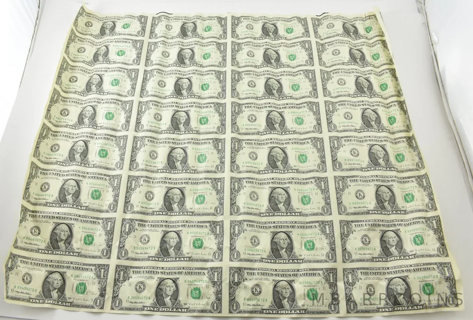 Lot (32) 1995 $1 Dallas TX FRN Green Seal Uncut Sheet a5757