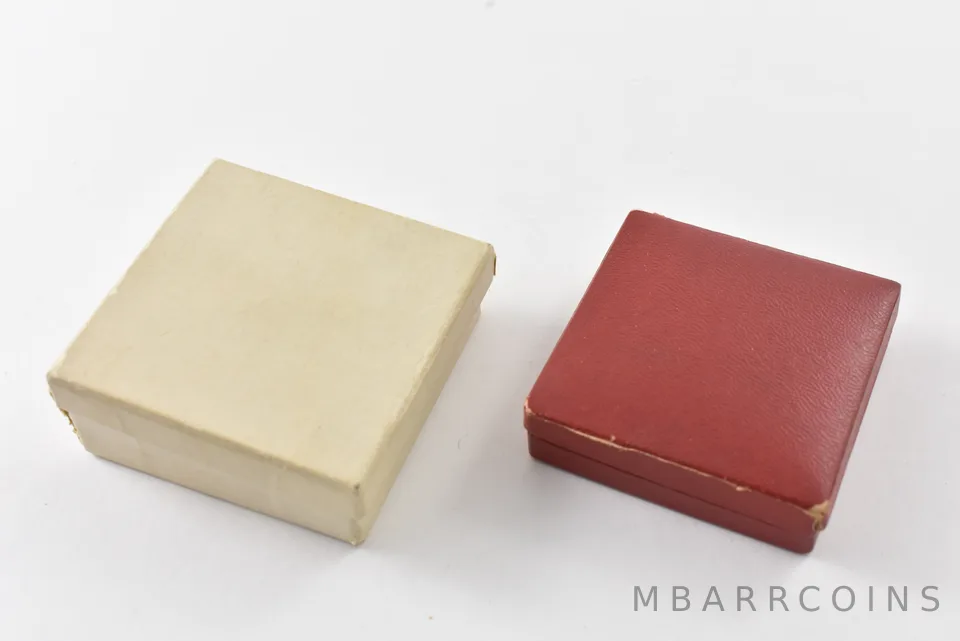 White Red Holiday US $5/$2.50 Box 1920's Gold Coin Gift Presentation *5912