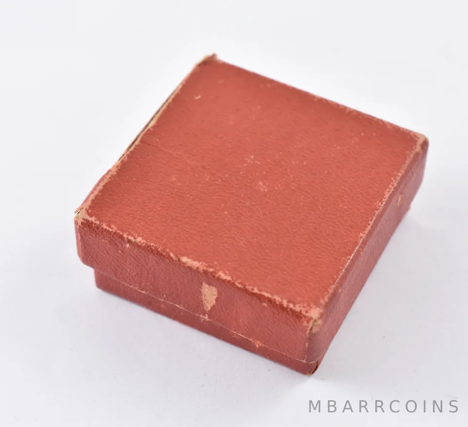Small Red Bank Holiday US $5/$2.50 Box 1920's Gold Coin Gift Presentation *5890